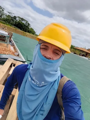 Meio oficial de obra,  pintor e estalador de piso monolítico 