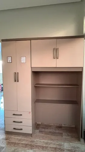 Armário de roupa