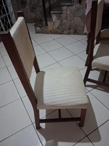 Mesa e 4 cadeiras de jantar