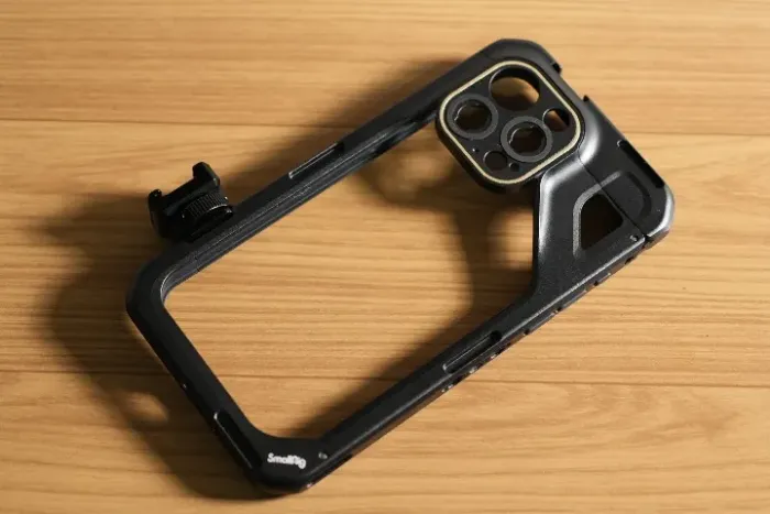 SmallRig Cage Gaiola iPhone 15 Pro Max - Vídeo Profissional
