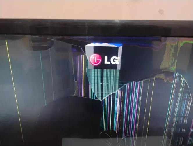Tv LG 55.polegadas( funcionando porém tela tricada