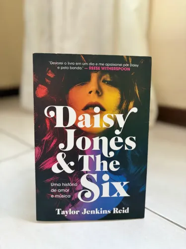 Livro Daisy Jones And The Six