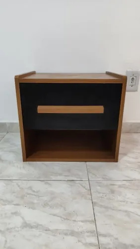 Mesa de cabeceira aérea