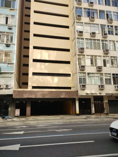 Vendo vaga de garagem em Copacabana.