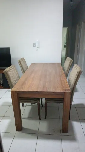 BAIXOUUUU....Mesa de jantar em madeira com 4 cadeiras estofadas Sierra  1,90 x 0,90