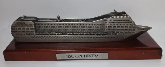 Miniatura do navio MSC Orchestra - Falta uma peça 