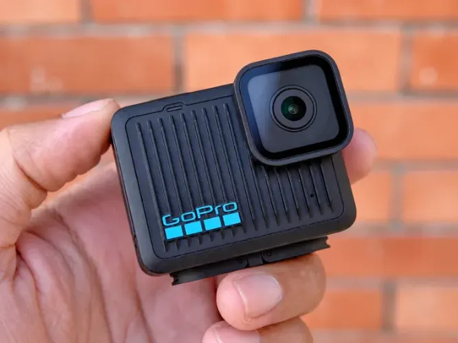 GoPro Hero 4K + Cartão SanDisk 64GB Extreme + Suporte Queixo + Case