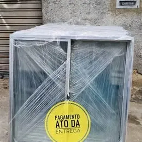 Janela aluminio brilhoso