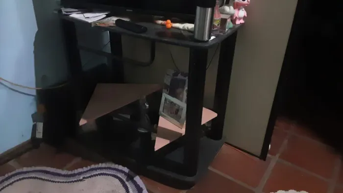 Rack para TV preto - usado - ótimo estado