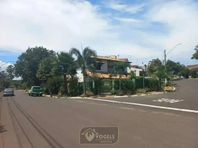 CASA À VENDA NO JARDIM HOLANDA EM HOLAMBRA/SP COM 4 DORMITÓRIOS E POTENCIAL RESIDENCIAL OU
