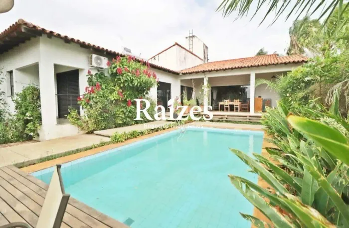 Casa para Alugar no Cidade Jardim com 300m², Lote de 1.000m² com Piscina e 3 Suítes