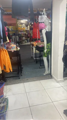 Bancas para loja de roupas