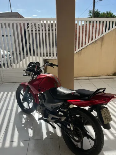 Moto em bom estado de leilão pra interior