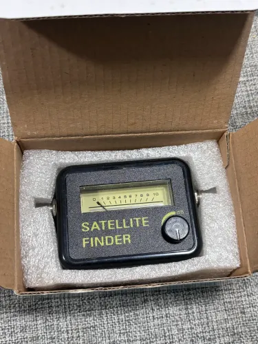 Localizador de satélite analógico