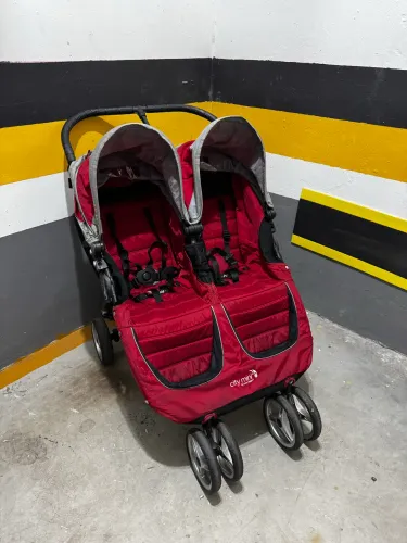 Carrinho duplo City Mini by Baby Jogger
