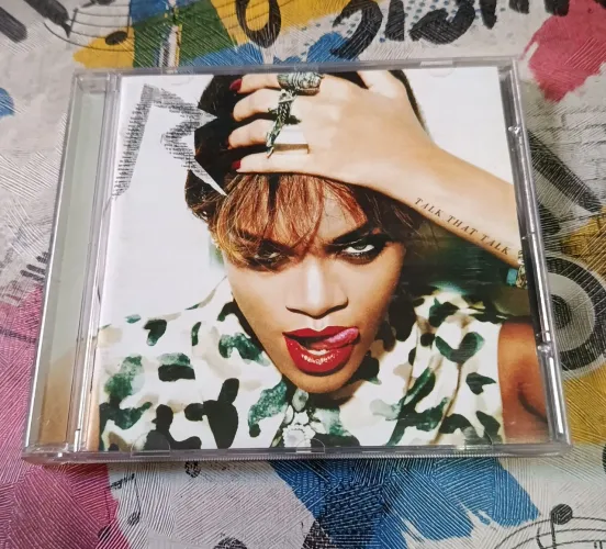 CD RIHANNA