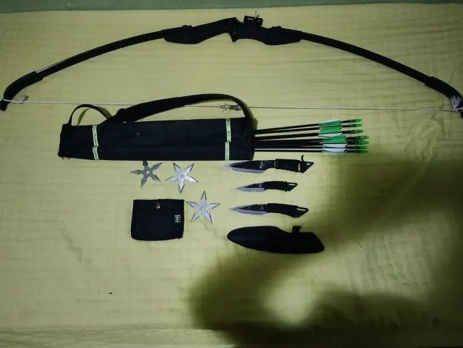 Arco e flecha profissional + shurikens e kunais ninjas