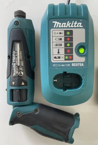 Parafusadeiras dobráveis Makita. TD020D e TD021D