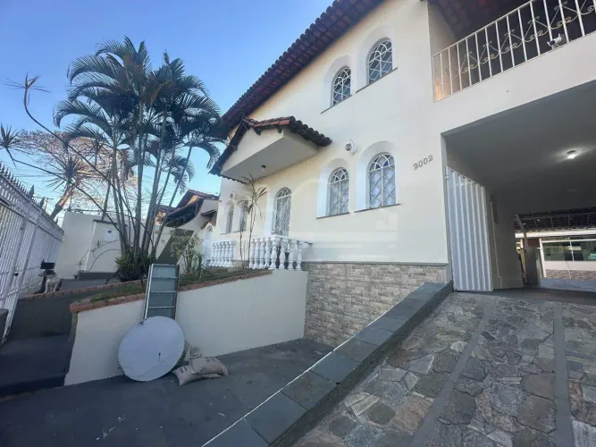 CASA | 05 QUARTOS | 01 SUÍTE | 08 VAGAS | BAIRRO SANTA MÔNICA - R$ 1.500.000,00