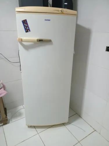 Geladeira consul r$200,00 whats * 
