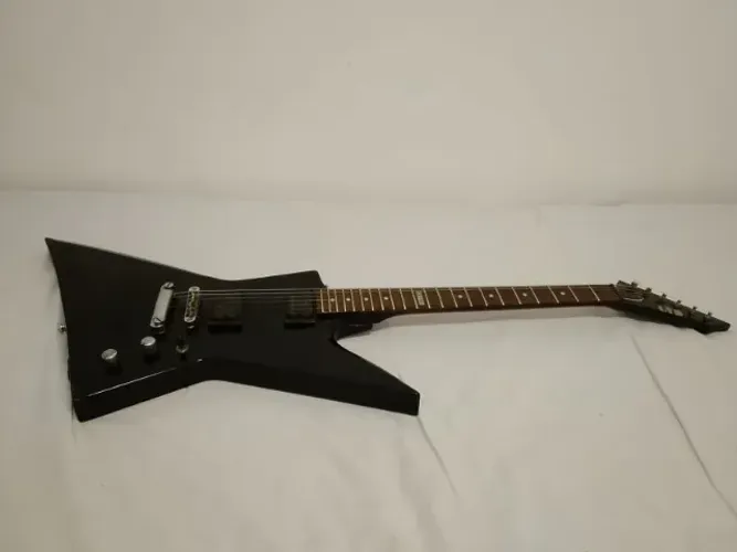 Guitarra ESP LTD Explorer (Modelo EX) + Capa Acolchoada Geomar