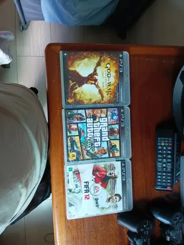 Vendo 3 jogos de ps3 mídia física 