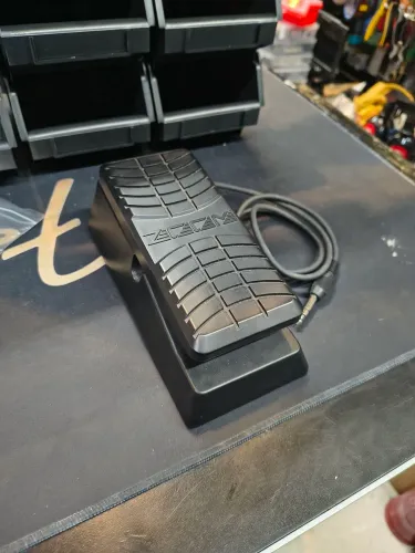 Pedal de volume de expressão zoom serve em vários modelos de pedaleira 