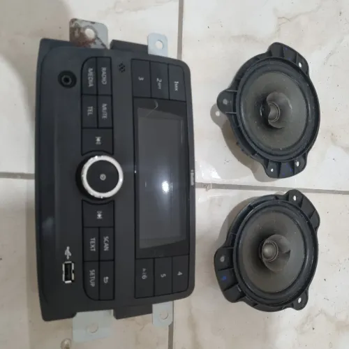 Kit Som Original Renault Kwid - Rádio Bluetooth/USB + Par de Alto-falantes (Oportunidade)
