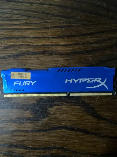 Memória RAM HyperX DDR3- 4GB - 1866MHz - Usada