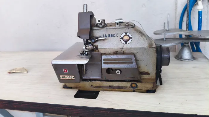 Máquina de costura overloque industrial