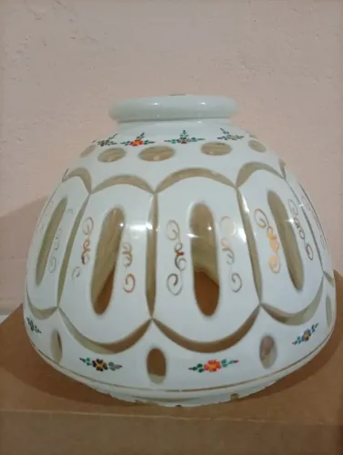 Cúpula para  lustre ou abajur de cristal Overlay opalino pintado a mão com bicados