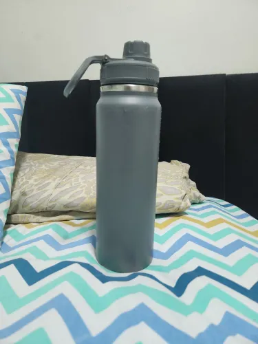 Garrafa térmica cinza