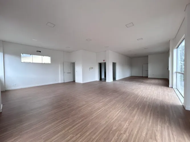 Sala comercial de frente, no Santa Maria!