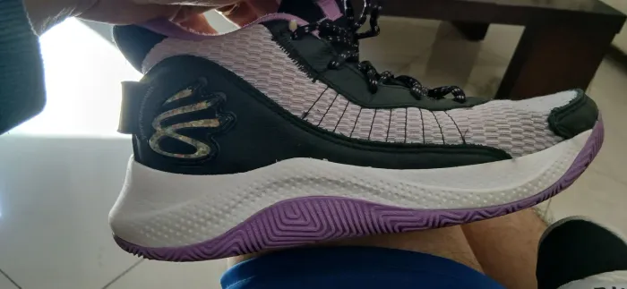 Vendo dois tenis under armour curry para basquete ou volei