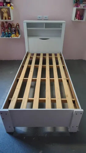 Cama solteira semi nova
