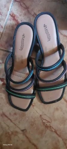 Vende sapato usado pouca vezes