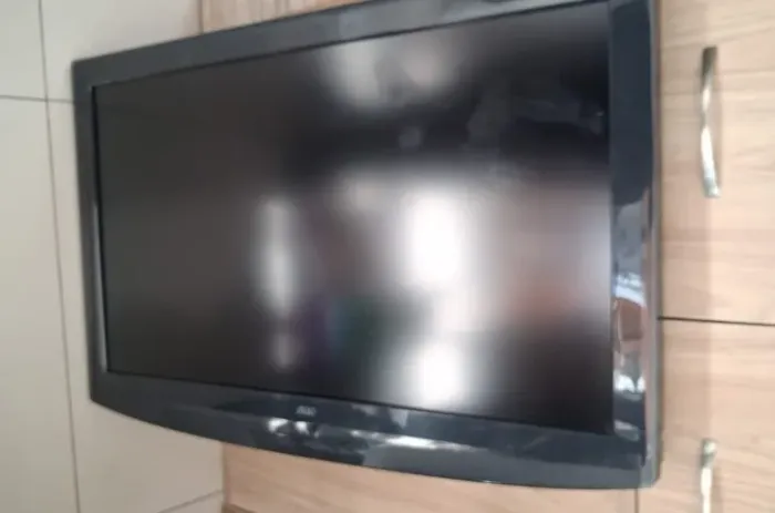 TV AOC 32 LED - COM AVARIA - PARA CONSERTO OU PEÇAS