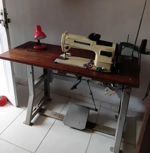 Máquina reta industrial