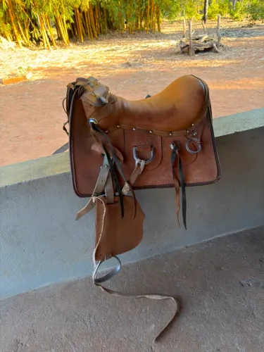 VENDO SELA COM CABEÇADA, ABRIDEIRA E ENXERGA