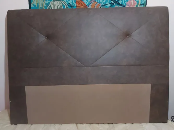 Vendo cabeceira de casal em courvin ,marrom de parede 