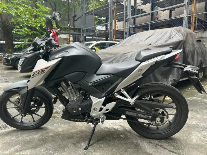Honda CB 300F Twister 2026 - Preta