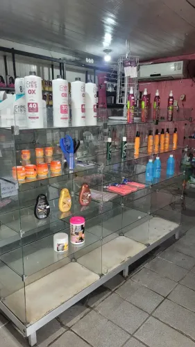 Vendo Balcão expositor central de vidro tem 1,80x1,35 2 lados - Tratar WhatsApp 98 9880216