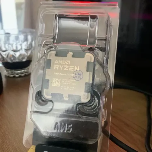 Processador AMD Ryzen 5 7500F (AM5 / DDR5)