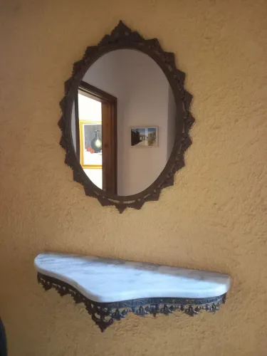 Espelho e aparador de broze com mármore. Antigo