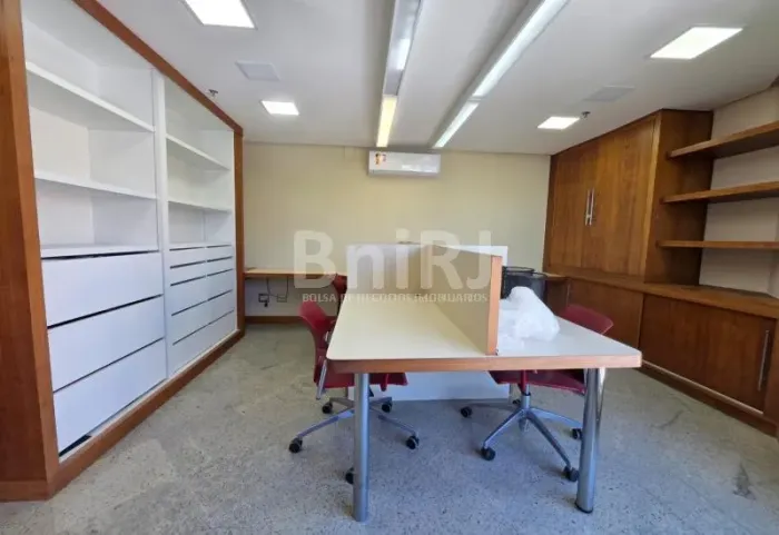 Conjunto de sala para aluguel / Office Tower / 53m2