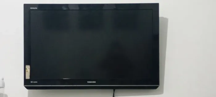 Televisão TOSHIBA 40 POLEGADAS + SUPORTE DE PAREDE