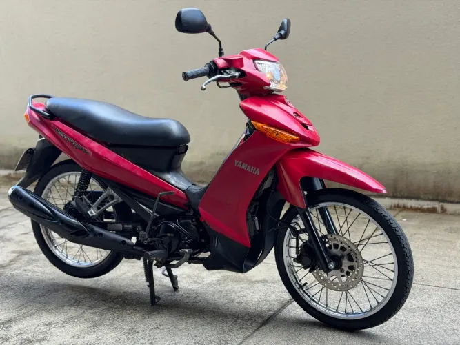 Yamaha crypton completa apenas 40 000km