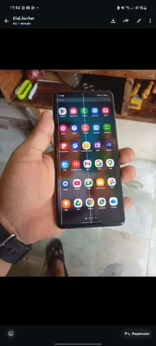 Venso A71 128gb e 12gb de RAM apenas com duas listras na tela