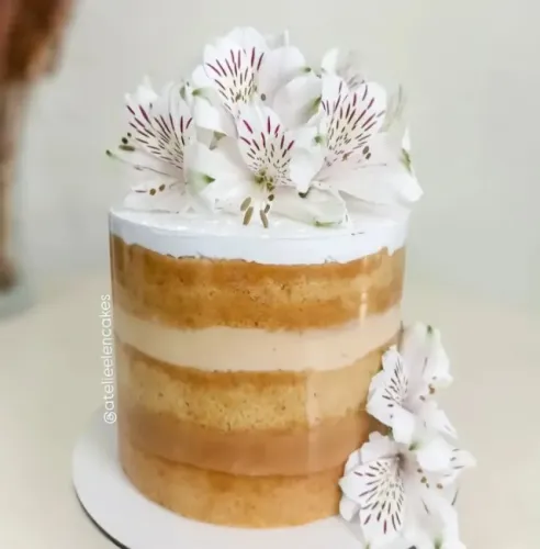 BOLO CHANTININHO E DOCES