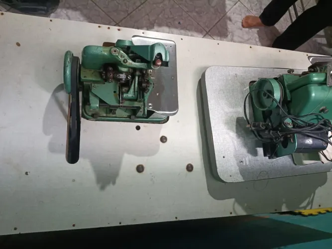 Vendo 2 Máquinas de overloque industrial